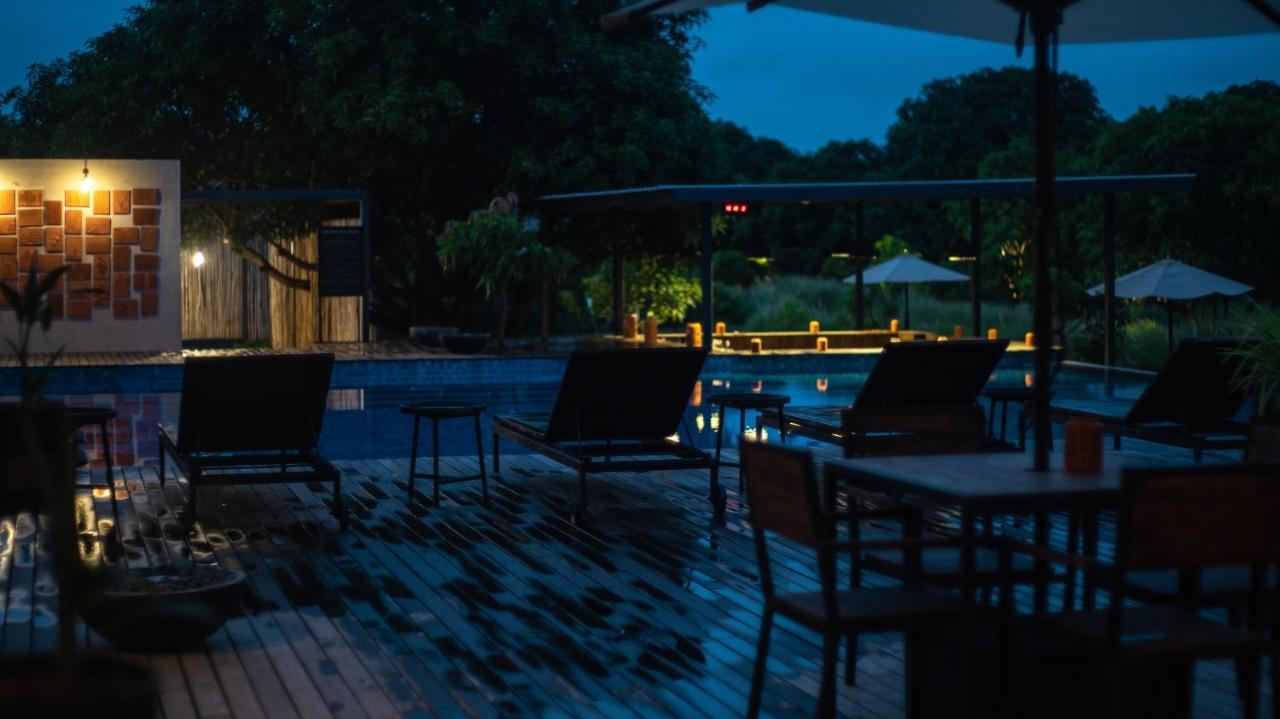 Woods At Sasan Hotel Sasan Gir Bagian luar foto