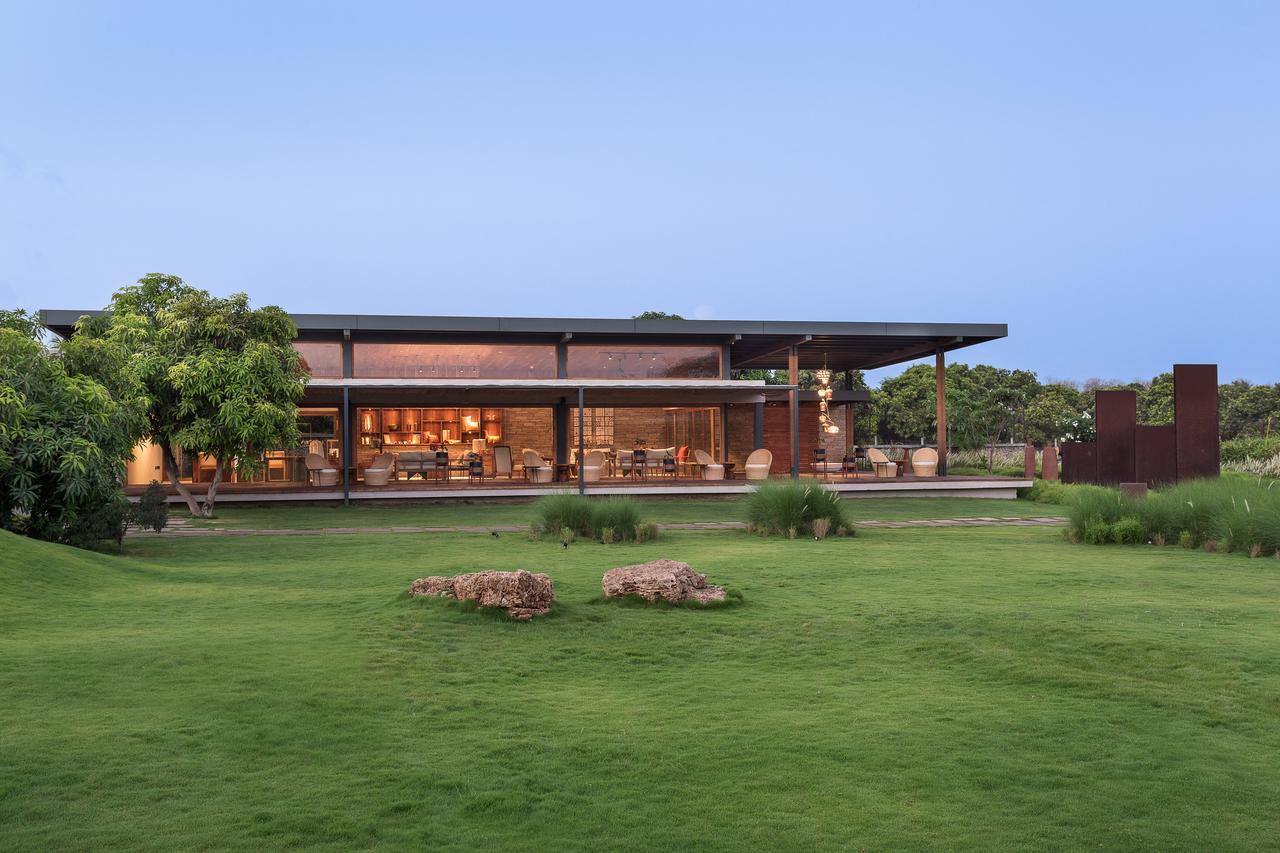 Woods At Sasan Hotel Sasan Gir Bagian luar foto